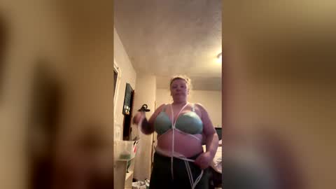 royalredrose420 online show from March 8, 6:12 pm