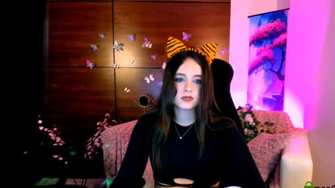 Snapshot of rozmary_ket chatting on January 6, 5:06 pm Im Rozmary nice to meet you 3 online show from January 6, 5:06 pm