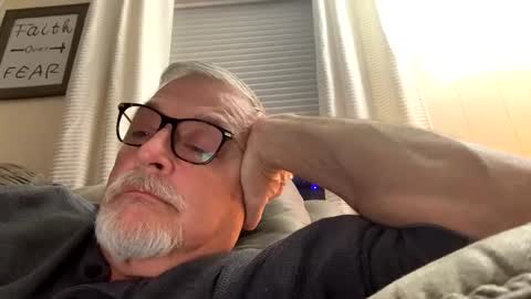 Snapshot of rs006 chatting on January 8, 2:03 am rs006 online show from January 8, 2:03 am