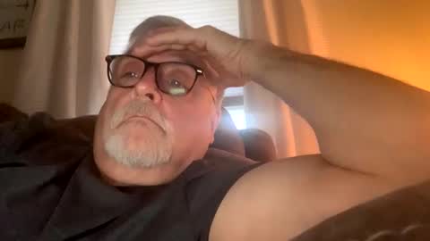 Snapshot of rs006 chatting on March 3, 3:29 pm rs006 online show from March 3, 3:29 pm