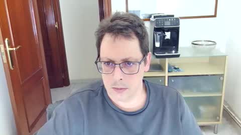 Snapshot of ruben433928 chatting on June 8, 9:15 pm Ruben online show from June 8, 9:15 pm