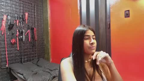 Snapshot of rubi_boobs_ chatting on December 17, 10:11 pm  Rubi  online show from December 17, 10:11 pm