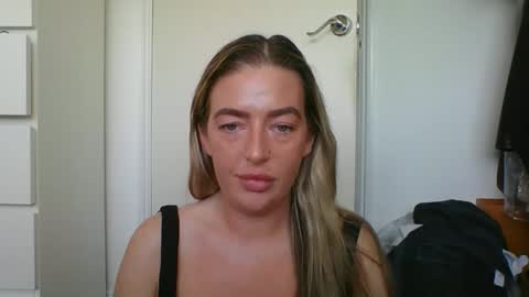 Snapshot of rubyredxxxoxxx chatting on December 2, 9:25 am rubyredxxxoxxx online show from December 2, 9:25 am