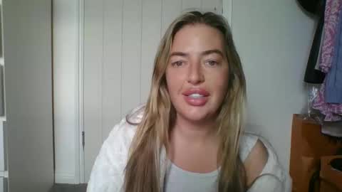 Snapshot of rubyredxxxoxxx chatting on May 10, 6:29 am rubyredxxxoxxx online show from May 10, 6:29 am
