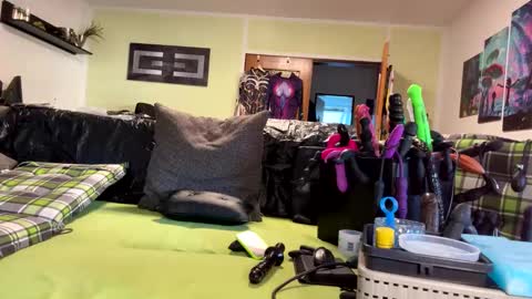 Snapshot of rudolphus_live_2018 chatting on May 1, 4:44 pm andy leyfield online show from May 1, 4:44 pm