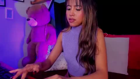 rue_zue online show from November 25, 1:33 pm