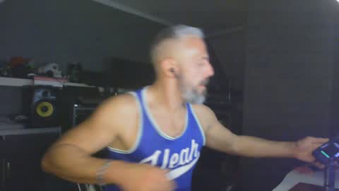 Snapshot of ruffi77 chatting on December 29, 10:25 pm Chico que rico Caliente online show from December 29, 10:25 pm