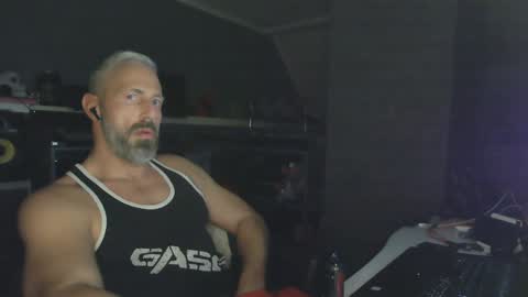 Snapshot of ruffi77 chatting on January 6, 12:16 am Chico que rico Caliente online show from January 6, 12:16 am