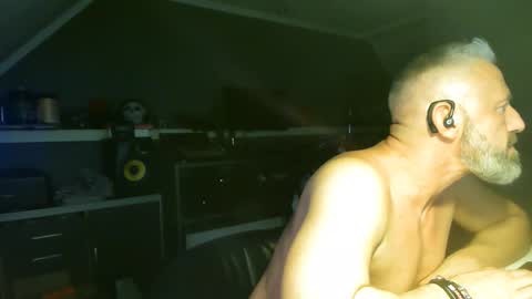 Snapshot of ruffi77 chatting on October 17, 12:25 am Chico que rico Caliente online show from October 17, 12:25 am