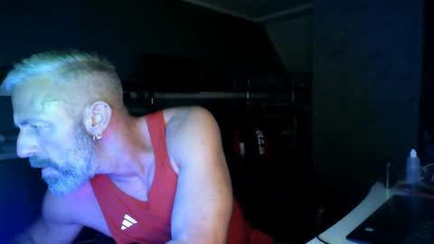 Chico que rico Caliente online show from May 2, 3:22 am
