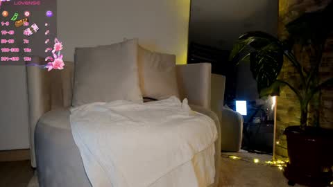 Lorenn online show from January 11, 1:06 am