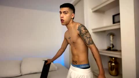  R U S S E L L  online show from November 20, 10:37 am