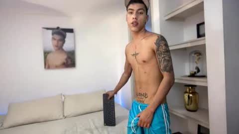  R U S S E L L  online show from November 23, 11:26 pm