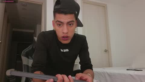  R U S S E L L  online show from December 20, 12:51 am