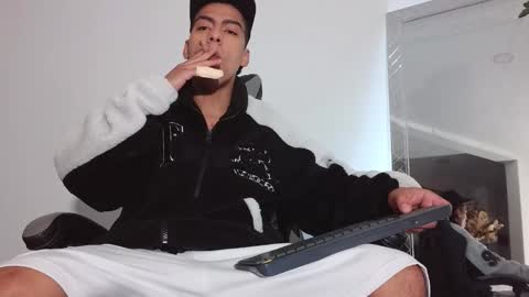  R U S S E L L  online show from January 13, 10:53 am