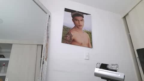  R U S S E L L  online show from February 13, 7:54 pm