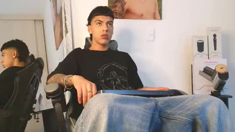  R U S S E L L  online show from March 2, 3:41 am