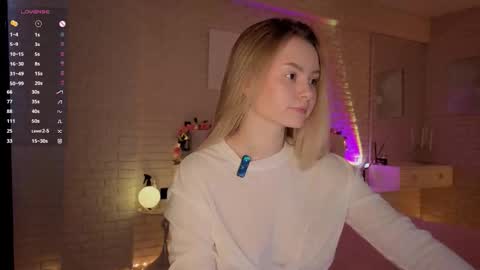 Snapshot of ruta_meow chatting on October 4, 10:57 am Ruta prize for the new fan club members hehe online show from October 4, 10:57 am