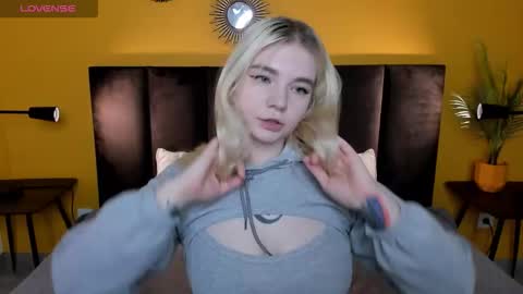 Snapshot of ruthbryant chatting on November 25, 12:43 am ruthbryant online show from November 25, 12:43 am