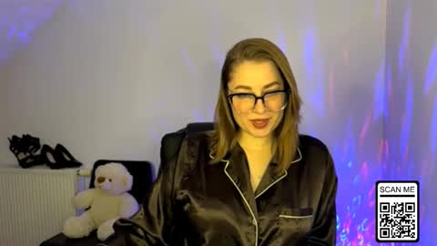 Snapshot of ruthless_111 chatting on December 13, 8:25 pm Nika online show from December 13, 8:25 pm