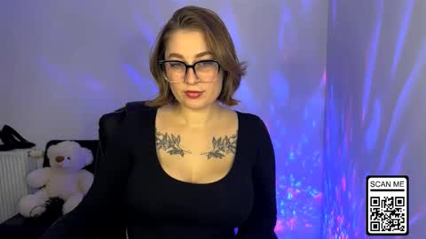 Snapshot of ruthless_111 chatting on December 21, 7:54 pm Nika online show from December 21, 7:54 pm