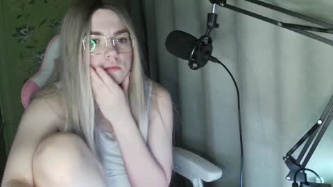 Snapshot of ruthsimp chatting on February 5, 6:37 pm Tanyushka online show from February 5, 6:37 pm