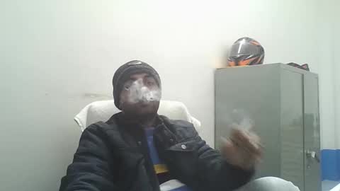 Snapshot of rwb17 chatting on December 31, 3:53 pm rwb17 online show from December 31, 3:53 pm