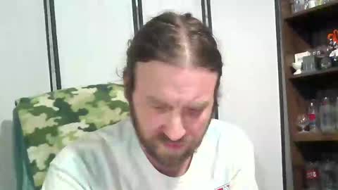 rwb1982 online show from April 20, 4:43 pm