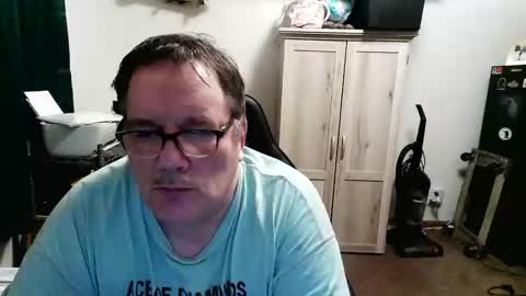Snapshot of rwzar_1965 chatting on May 4, 2:40 am rwzar_1965 online show from May 4, 2:40 am