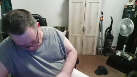 Snapshot of rwzar_1965 chatting on June 18, 4:57 am rwzar_1965 online show from June 18, 4:57 am