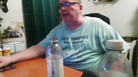 Snapshot of rwzar_1965 chatting on June 22, 3:25 am rwzar_1965 online show from June 22, 3:25 am