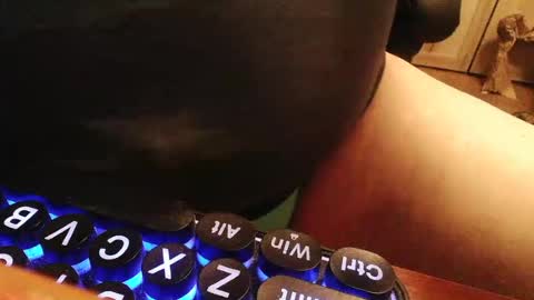 Snapshot of rwzar_1965 chatting on July 25, 12:42 am rwzar_1965 online show from July 25, 12:42 am