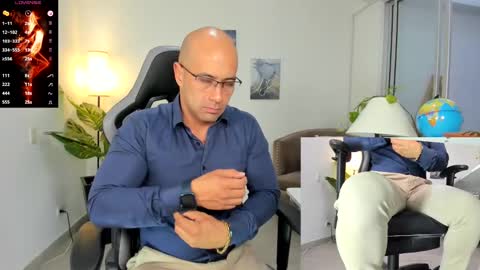 Snapshot of ryan_master_ chatting on December 17, 11:28 am ryan_master_ online show from December 17, 11:28 am