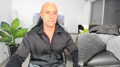 Snapshot of ryan_master_ chatting on January 7, 9:07 am ryan_master_ online show from January 7, 9:07 am