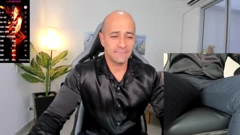 Snapshot of ryan_master_ chatting on January 11, 12:18 pm ryan_master_ online show from January 11, 12:18 pm