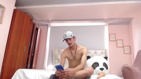 Snapshot of ryan_maxy chatting on January 16, 6:37 pm ryan online show from January 16, 6:37 pm