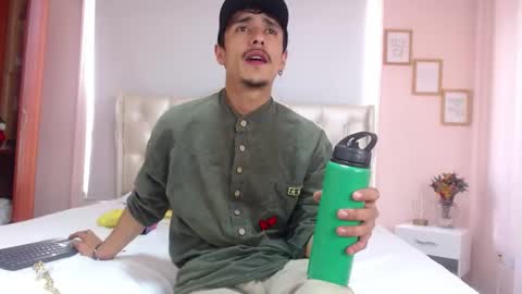 Snapshot of ryan_maxy chatting on January 23, 6:35 pm ryan online show from January 23, 6:35 pm