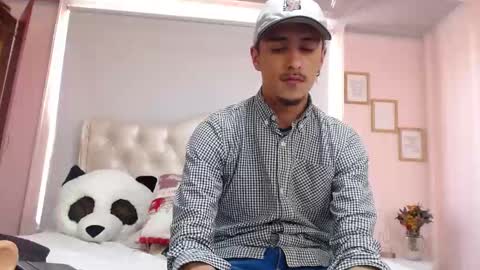 Snapshot of ryan_maxy chatting on February 10, 7:28 pm ryan online show from February 10, 7:28 pm