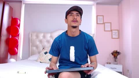 Snapshot of ryan_maxy chatting on February 19, 3:27 pm ryan online show from February 19, 3:27 pm