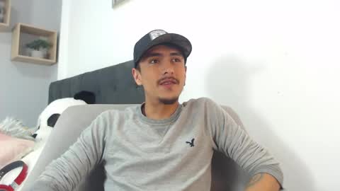 Snapshot of ryan_maxy chatting on February 22, 3:25 pm ryan online show from February 22, 3:25 pm