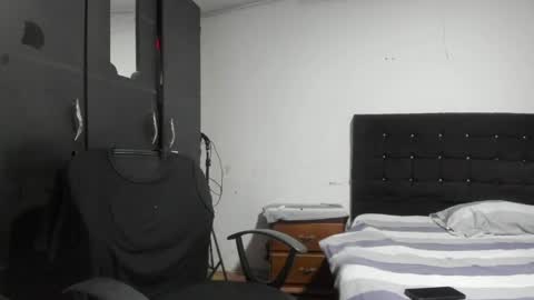 ryan_xc1 online show from April 14, 3:45 am