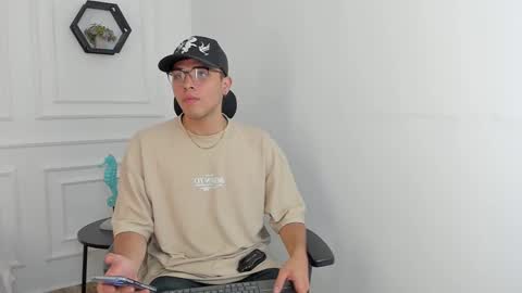 Snapshot of ryanfuller_ chatting on October 29, 3:25 pm Ryan online show from October 29, 3:25 pm