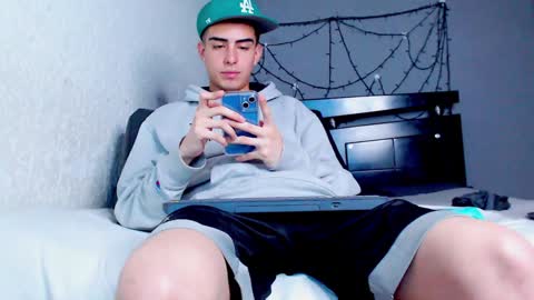 Snapshot of ryannhill_ chatting on January 21, 9:35 am Ryannhill  online show from January 21, 9:35 am