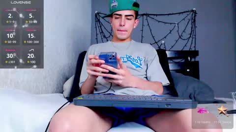 Snapshot of ryannhill_ chatting on February 13, 6:20 am Ryannhill  online show from February 13, 6:20 am