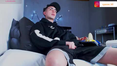 Snapshot of ryannhill_ chatting on September 11, 6:13 am Ryannhill  online show from September 11, 6:13 am