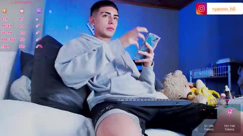 Snapshot of ryannhill_ chatting on September 15, 7:41 am Ryannhill  online show from September 15, 7:41 am