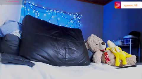 Snapshot of ryannhill_ chatting on October 24, 8:00 am Ryannhill  online show from October 24, 8:00 am