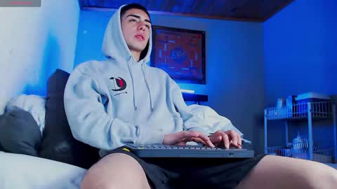 Ryannhill  online show from April 14, 6:30 am