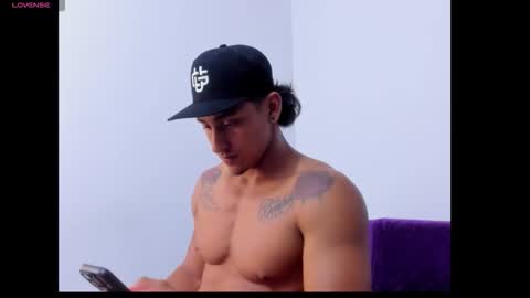 ryanwhite3 online show from October 25, 12:51 am