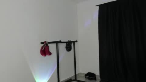 ryanwhite3 online show from November 10, 10:53 pm